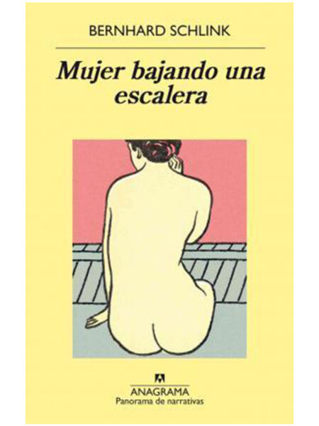 MUJER BAJANDO UNA ESCALERA