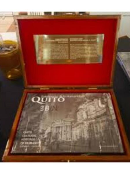 QUITO PATRIMONIO DE LA HUMANIDAD EN B/N -TD-  ESP-ING